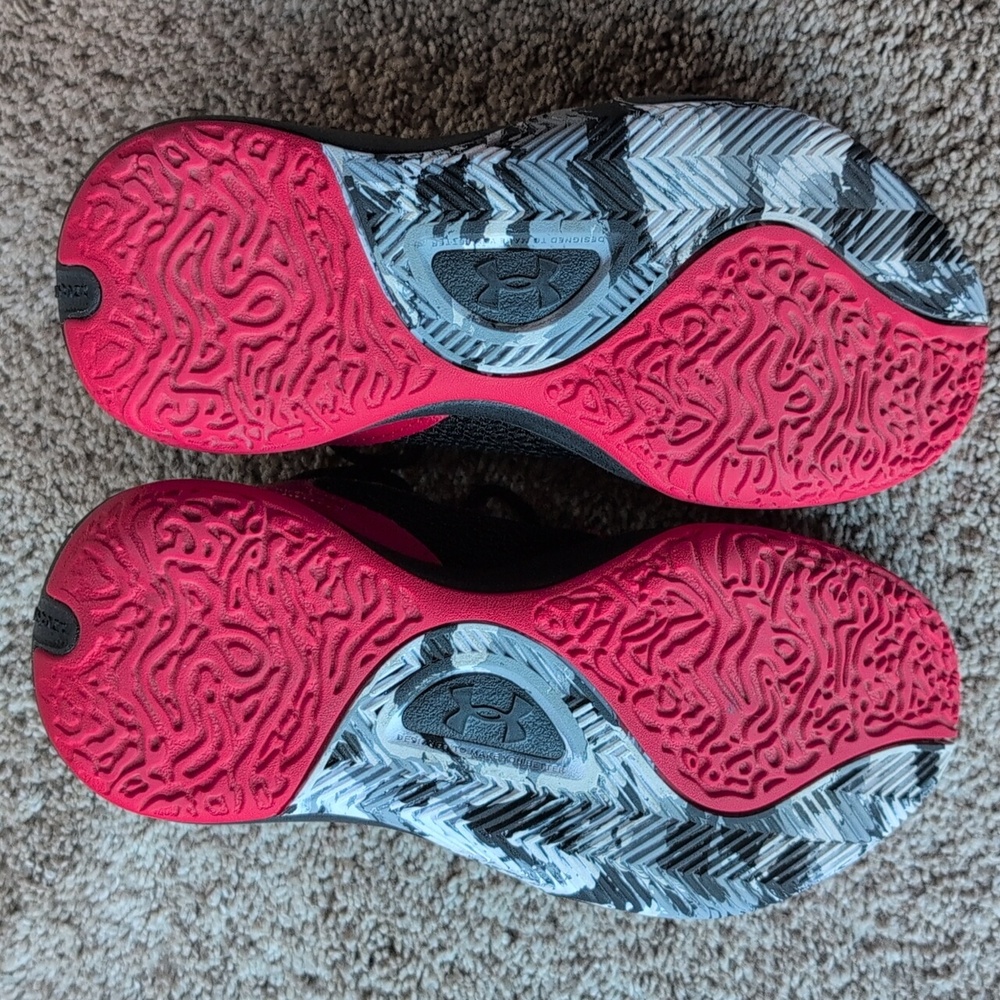 Under Armour Youth Basketball Shoes - Picture 8 of 11